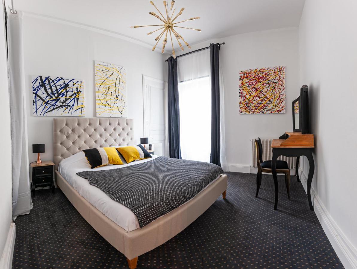 Chateau Des Ayes - Chambres & Suites Saint-Etienne-de-Saint-Geoirs Екстер'єр фото