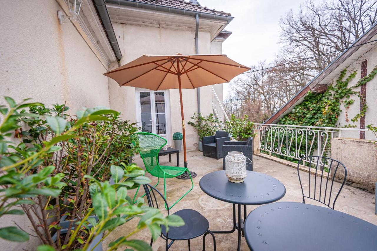 Chateau Des Ayes - Chambres & Suites Saint-Etienne-de-Saint-Geoirs Екстер'єр фото