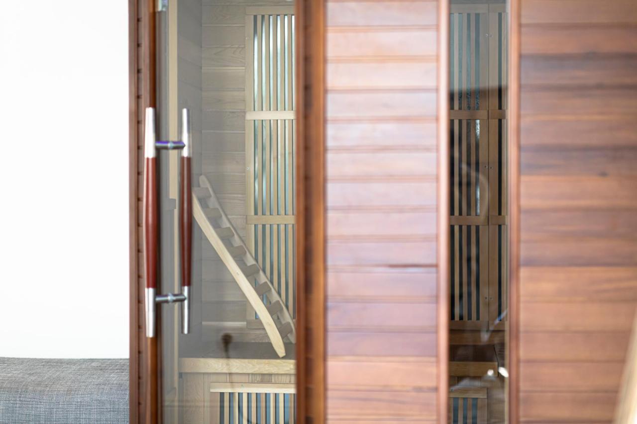 Chateau Des Ayes - Chambres & Suites Saint-Etienne-de-Saint-Geoirs Екстер'єр фото