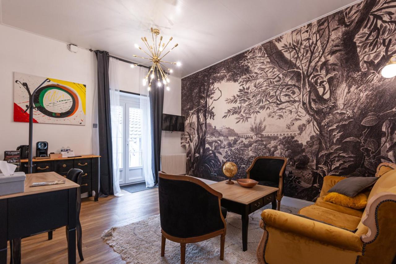 Chateau Des Ayes - Chambres & Suites Saint-Etienne-de-Saint-Geoirs Екстер'єр фото