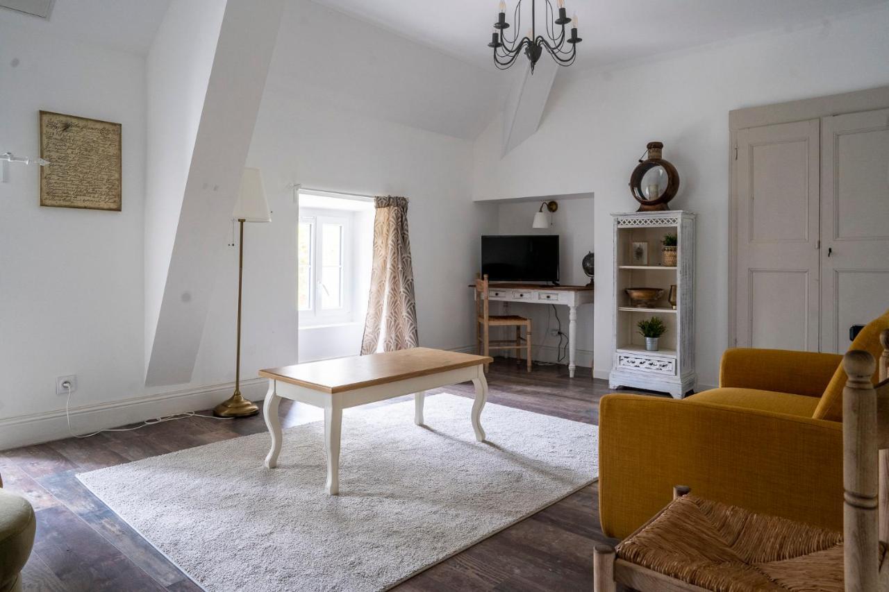 Chateau Des Ayes - Chambres & Suites Saint-Etienne-de-Saint-Geoirs Екстер'єр фото